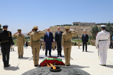 ASLAN BZHANIA LAYED FLOWERS IN MEMORY OF THE DEAD SYRIAN WARRIORS